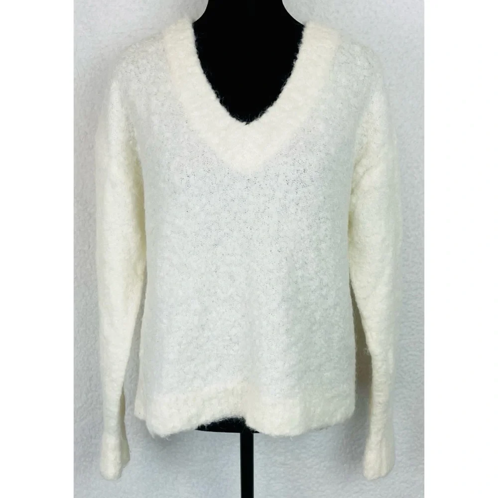 WILFRED • Aritzia Off-White/Cream Marseille Alpaca V-Neck Pullover Sweater, S - Picture 2 of 16